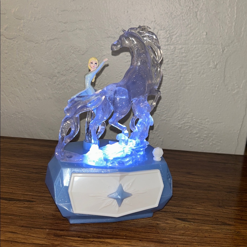 Disney Frozen 2 Light up Jewelry Trinket Box with Music - Picture 3 of 6